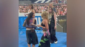 El baile de Ester Expósito en el Bernabéu durante el concierto de Karol G que arrasa en redes