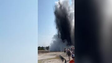 Gran explosión de géiser es captada en el Parque Nacional de Yellowstone
