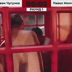 La nueva creación rusa: Boxeo en cabina telefónica