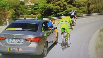 En ciclismo impacta todavía más: un profesional se desploma y cae inerte al suelo desde su bici