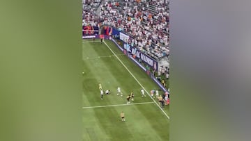 Electrifying Real Madrid entrance at MetLife Stadium: thousands of fans, sparse Barcelona supporters!
