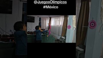 Niña se hace viral por imitar a Alejandra Valencia en tiro con arco