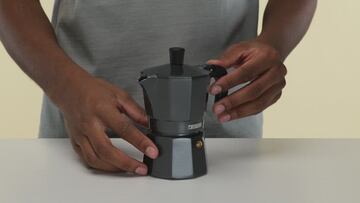 Esta cafetera italiana Monix de 12 tazas elabora un espresso intenso