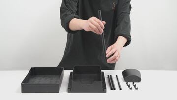 Mantén el orden bajo el fregadero con este organizador de cocina