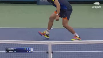 Es la escena m¨¢s surrealista del US Open: un 'intruso' se cuela en la pista y la persecuci¨®n dura 30''