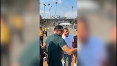 ¡No lo hagan enojar! El regaño del Tuca Ferretti con algunos aficionados en Carson