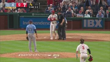 Un ‘pitcher’ agrede adrede de un pelotazo al bateador rival: vean la que se lió porque fue monumental