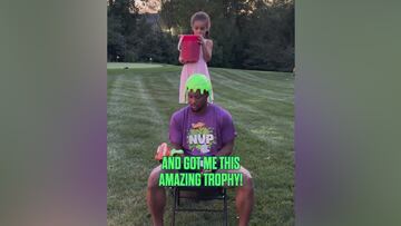 Eagles' star Saquon Barkley adorably slimed by excited daughter after winning Nickelodeon's NVP!