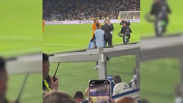 Vean lo primero que hizo Mbappé tras salir sustituido: inédito con el partido en juego