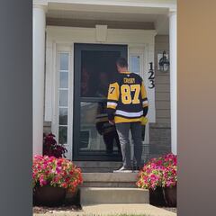 Front-door thrills: Sidney Crosby’s personal season ticket deliveries redefine the fan experience