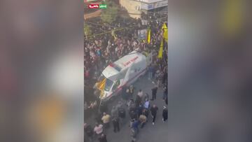 El momento en que explota un walkie-talkie durante un funeral en Líbano