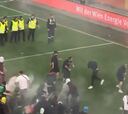 Vergonzosas imágenes en el derbi de Viena: hacía tiempo que no se vía algo así sobre un terreno de juego