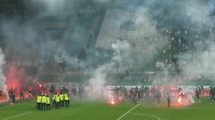 Escenas de puro terror en el derbi de Viena: ultras del Rapid atacaron la grada visitante
