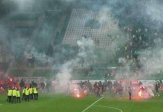Escenas de puro terror en el derbi de Viena: ultras del Rapid atacaron la grada visitante