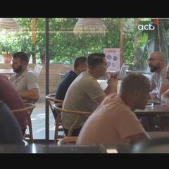 El experimento social de la ACB para concienciar sobre los árbitros: insultos a un camarero