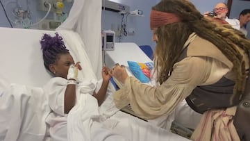 Ha ocurrido en un hospital en Espa?a: el emotivo gesto de Johnny Depp vestido de Jack Sparrow con unos ni?os