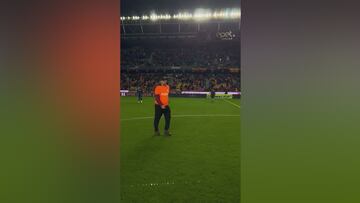 Unbelievable: shooter stuns with nearly impossible half-court shot, wins $45,000!