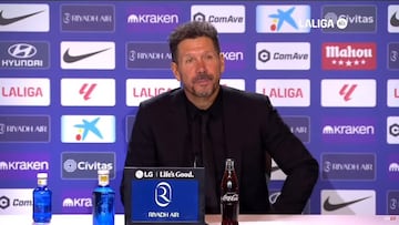 Simeone, caliente como nunca se le ha visto con la prensa, carga contra Courtois