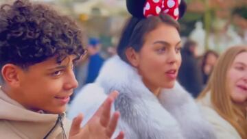 La pillada al hijo de Cristiano y Georgina que corre por redes: “No pongas eso en Netflix...”