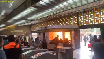 Encapuchados incendian y destruyen la estación Tlatelolco del Metro de la Ciudad de México
