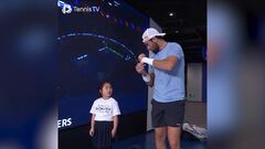 El momento viral de Berrettini con esta niña en Shanghai que acumula millones de visitas