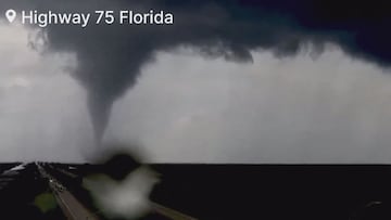 El huracán Milton se acerca a Florida y las imágenes dan pavor: vean este tornado cruzando la carretera