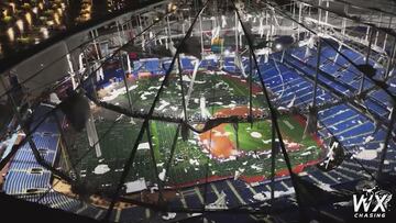 Las consecuencias de Milton son devastadoras: así quedó el estadio de beisbol usado como hospital