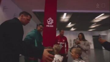 Vean lo que le dice Cristiano a Szczesny tras su fichaje por el Barça: va a causar mucho revuelo