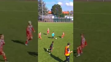¡A lo Jorge Campos! Niño hace un golazo de portería a portería