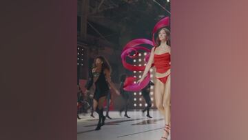 Los mejores momentos del desfile de Victoria’s Secret con Adriana Lima, Kate Moss o Carla Bruni como estrellas