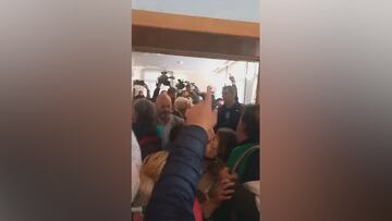 La PAH hace un escrache a la ministra Isabel Rodríguez: escuchen lo que gritan