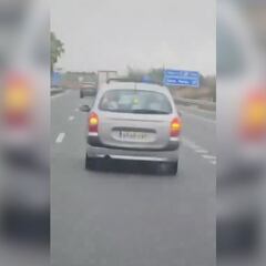 Espeluznante: el robo de un camión a 120 km/h en plena autovía, se juegan la vida