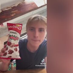 Un americano prueba comida típica española y causa furor en redes: todo mal