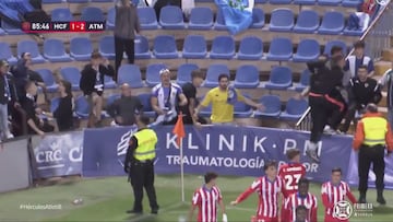 Una escena lamentable: penoso lo que hizo parte de la afición del Hércules con el Atleti B