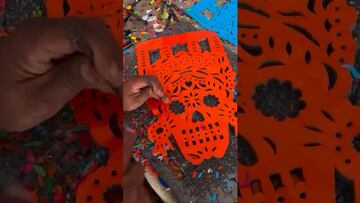 Vídeo: Así es como se hace artesanalmente el papel picado del Día de Muertos