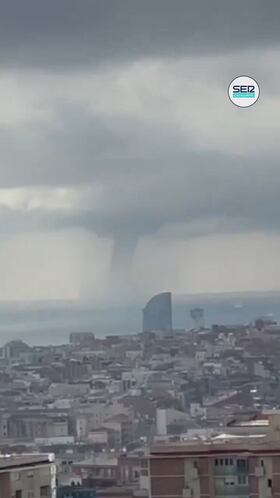 ¡Qué miedo! Impactante lo que se podía ver ya esta tarde en el cielo de Barcelona