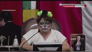 ¡Solo en México! Legisladores discuten en el Congreso caracterizados de catrinas