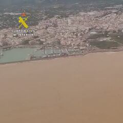 La imagen aérea de Benicarló asusta: así se ve la desembocadura en el mar del lodo