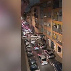 Capta desde su ventana cómo en menos de media hora la calle de su casa quedó anegada
