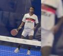 Pillan a Vinicius jugando al pádel y se hace viral por los comentarios de quien graba: las redes arden
