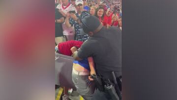 Florida-Georgia showdown turns chaotic: fans clash with police in a wild altercation!