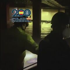 Vive desde dentro la inspección de la Policía Nacional del parking de Bonaire: estremecedor