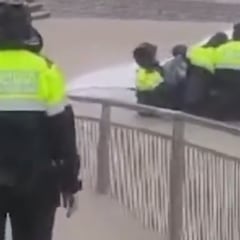 El momento más agónico en Barcelona: el rescate ‘in extremis’ a este conductor atrapado