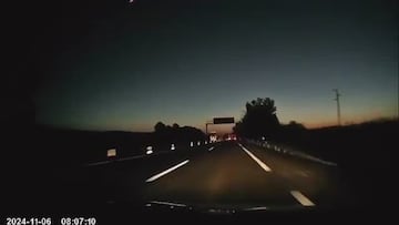 Espeluznante accidente en la A-4: un hombre estrella su coche a 100 km por hora contra un camión