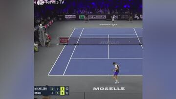 Nunca han visto a un jugador profesional de tenis sacar así: tienen que ver lo que pasó en Metz