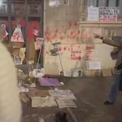 Las pintadas en el Palau de la Generalitat tras la manifestación por lo ocurrido en Valencia