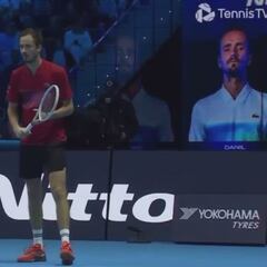 Medvedev mancha al tenis con este nuevo ‘show’ bochornoso