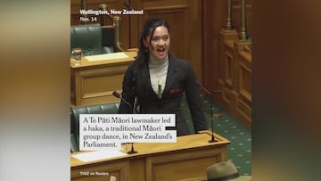 Un grupo de diputados maoríes realizan la ‘haka’ en señal de protesta en el parlamento de Nueva Zelanda