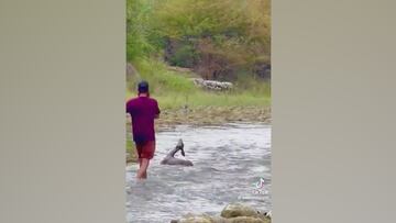 Le salva la vida a un ciervo y se convierte en su mejor amigo