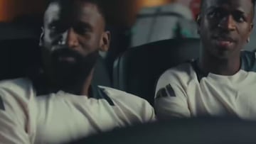 El vacile de Courtois a Vinicius a propósito del karaoke: la respuesta del brasileño es oro